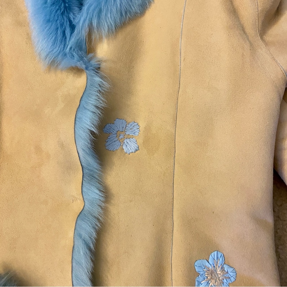 Tan shearling jacket with blue faux fur trim - Picture 8 of 8